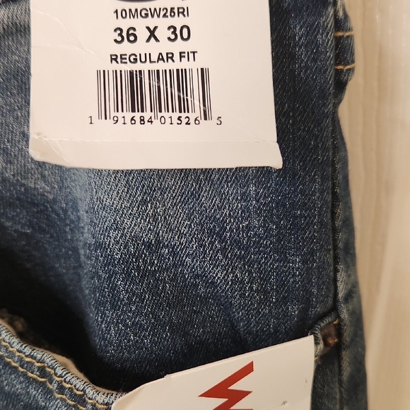 NWT Wrangler Men's Blue Regular Fit Jeans Size 36x30 - Picture 2 of 16